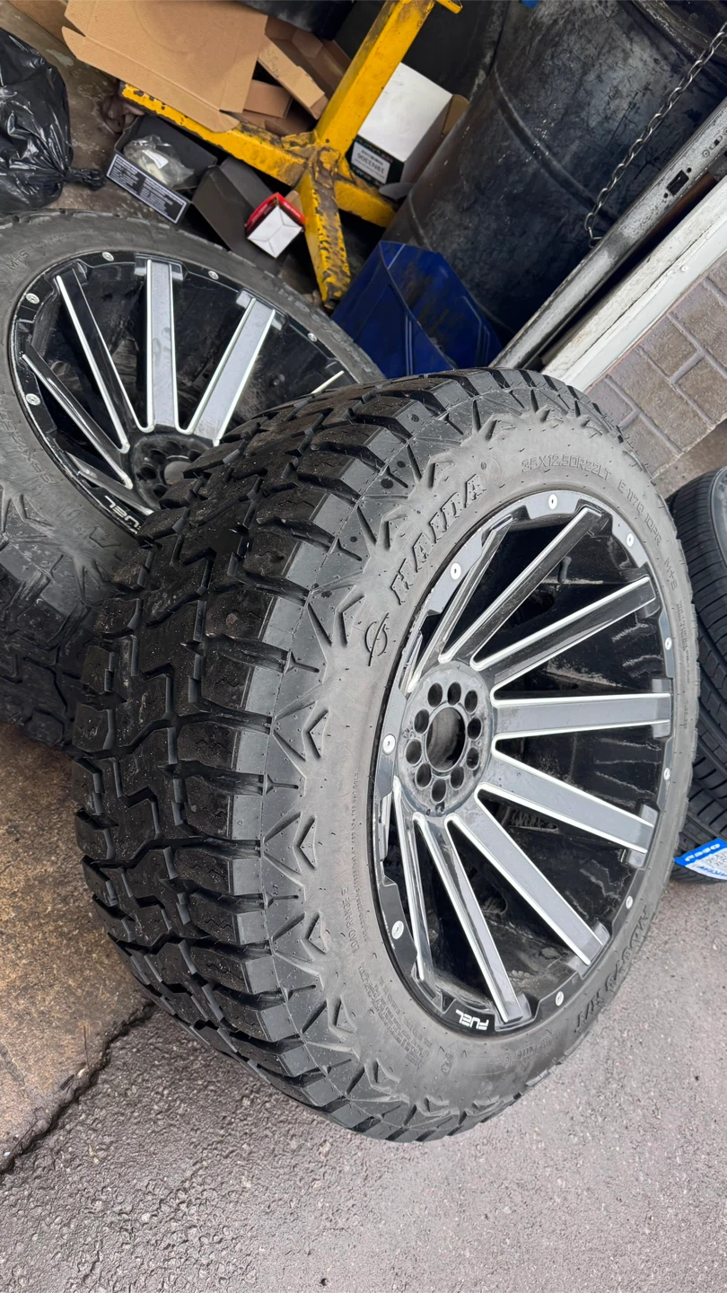 Jeep Custom Rims & Tires – Excellent Condition - photo 2