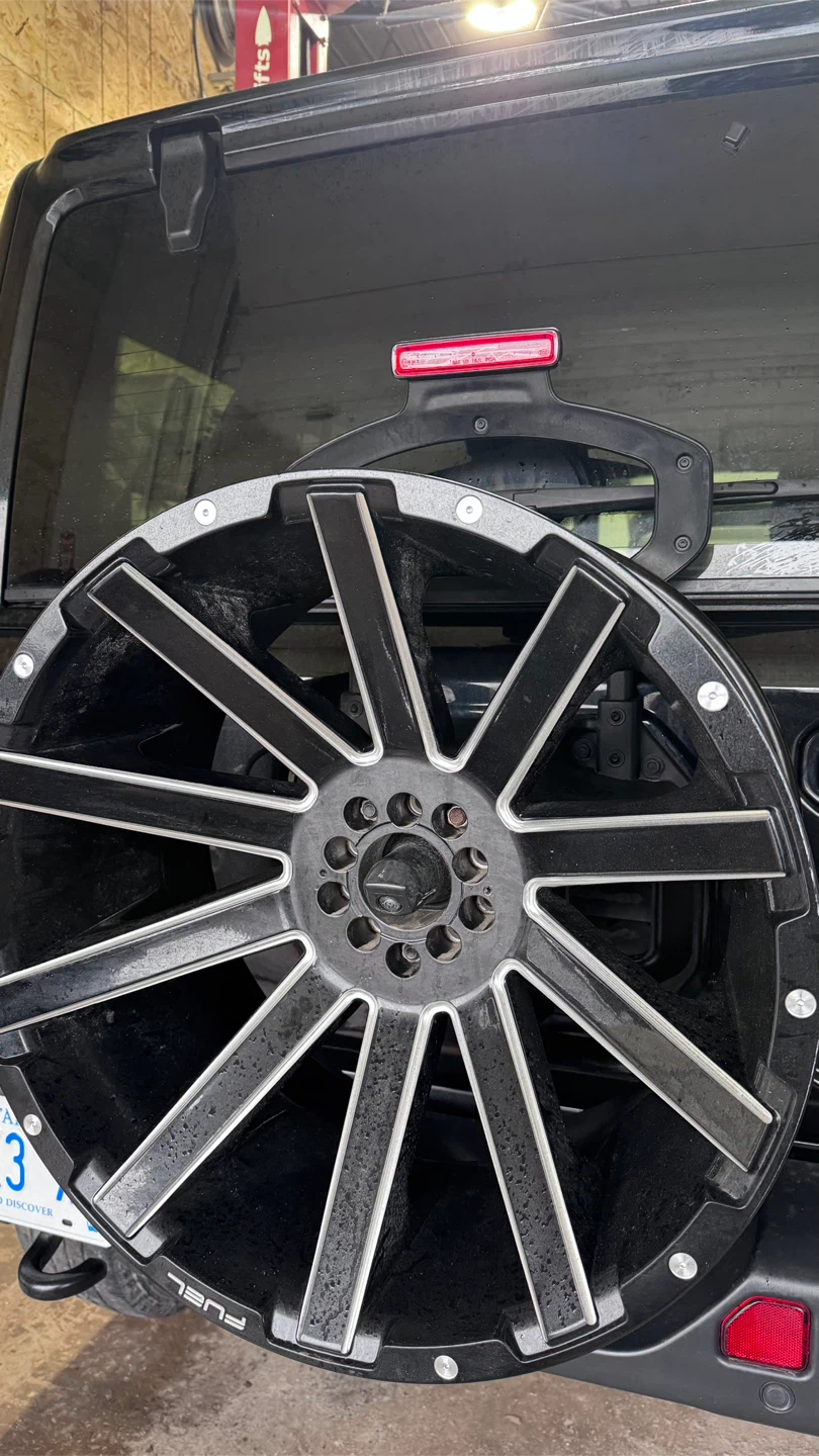 Jeep Custom Rims & Tires – Excellent Condition - photo 5