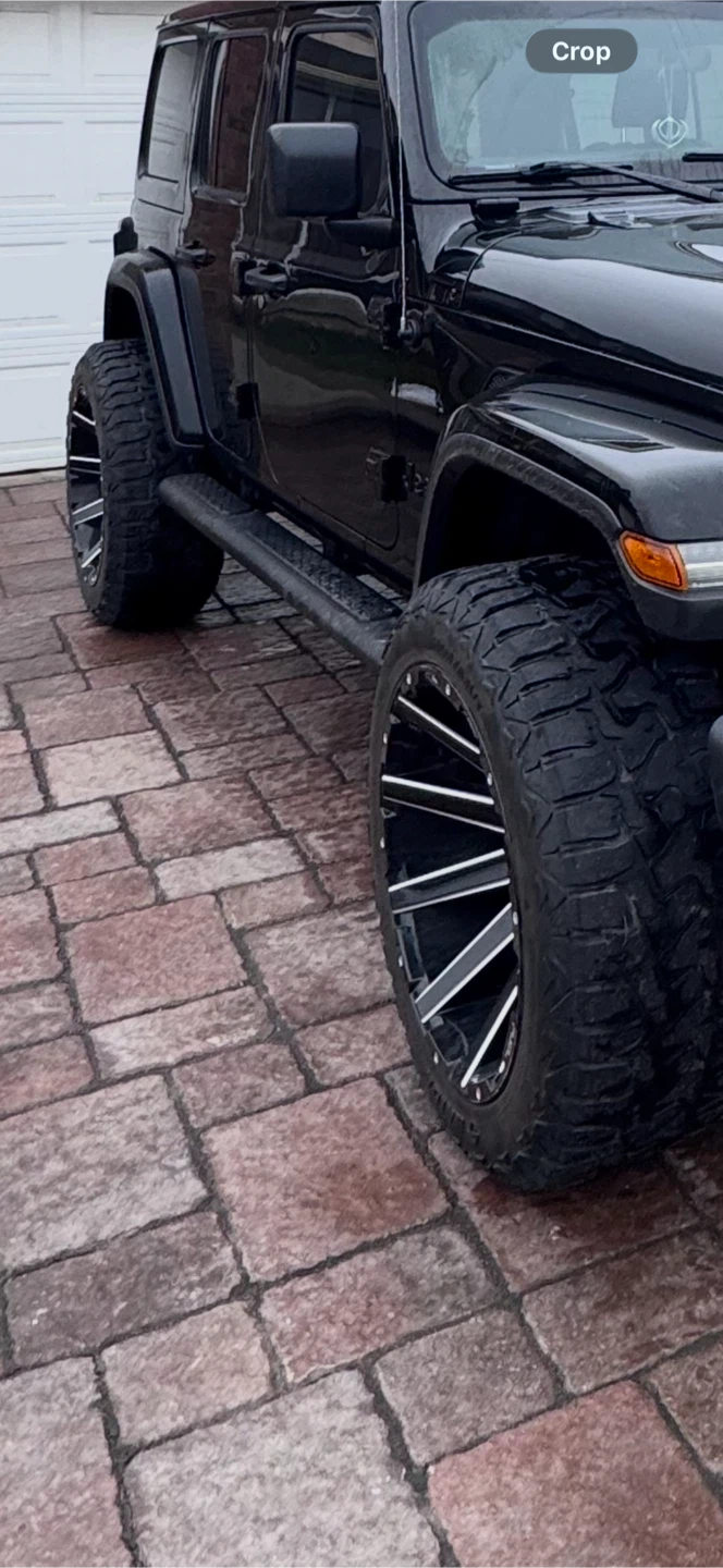 Jeep Custom Rims & Tires – Excellent Condition