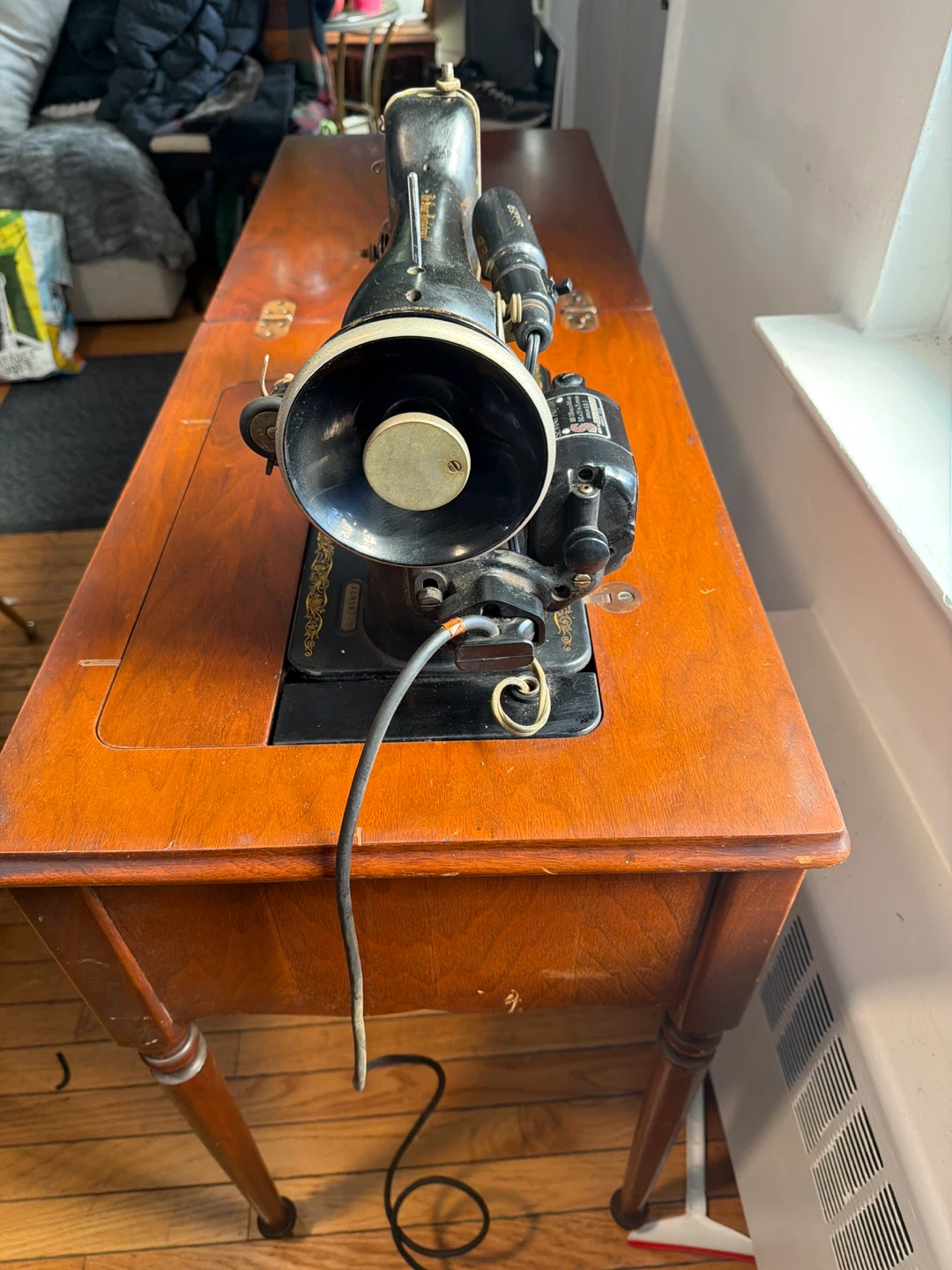 Vintage Singer Sewing Machine - photo 2