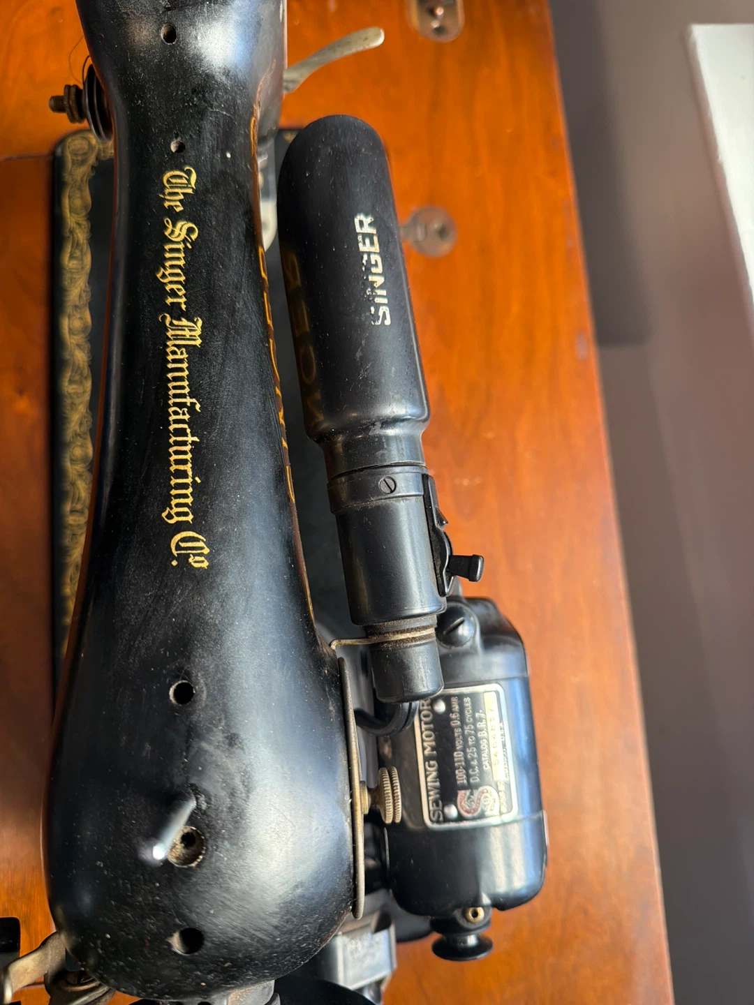 Vintage Singer Sewing Machine - photo 3