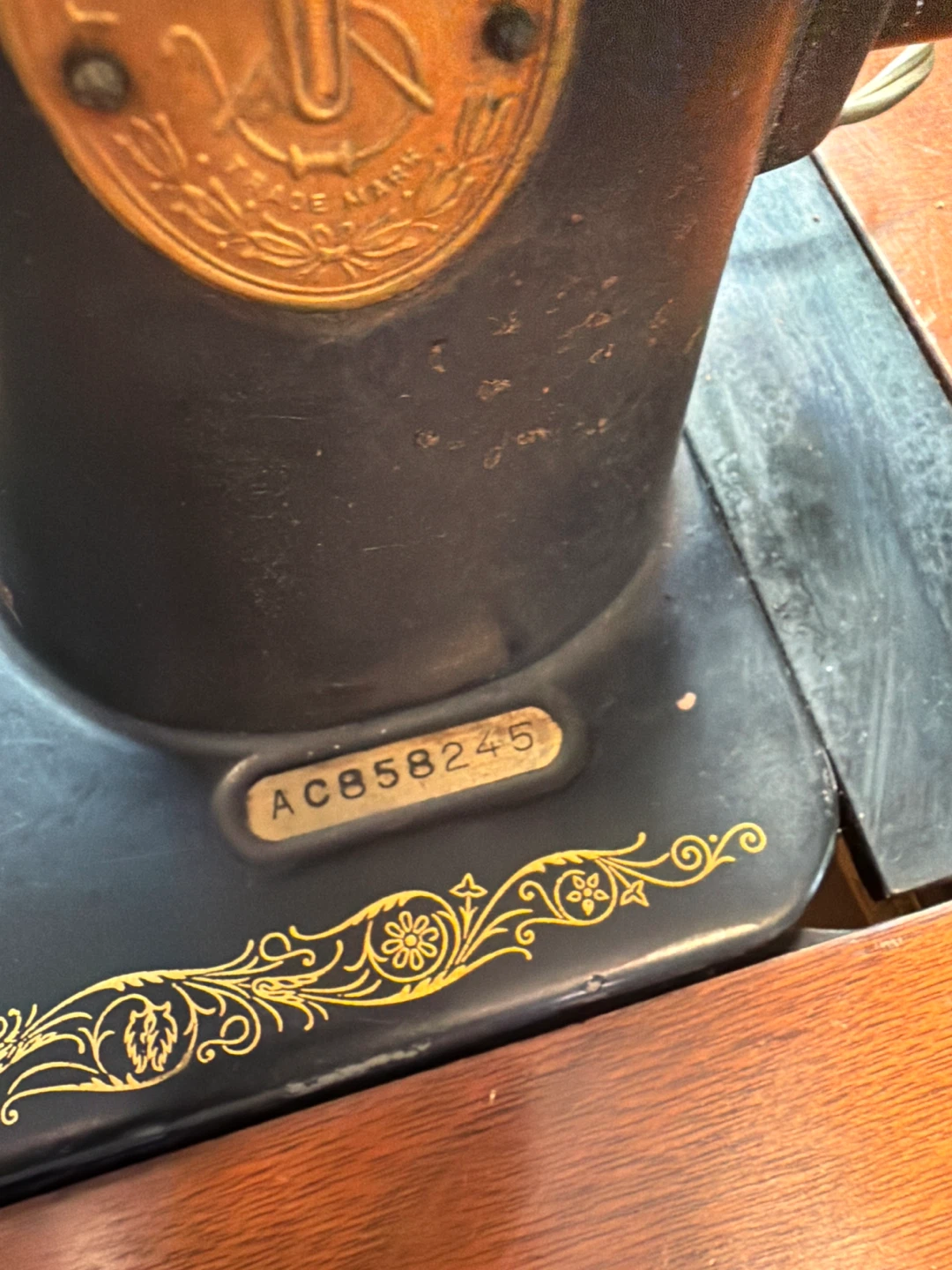 Vintage Singer Sewing Machine - photo 4