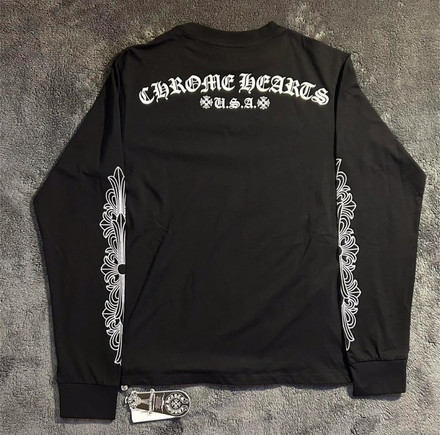 Chrome heart long sleeve T-shirt.
