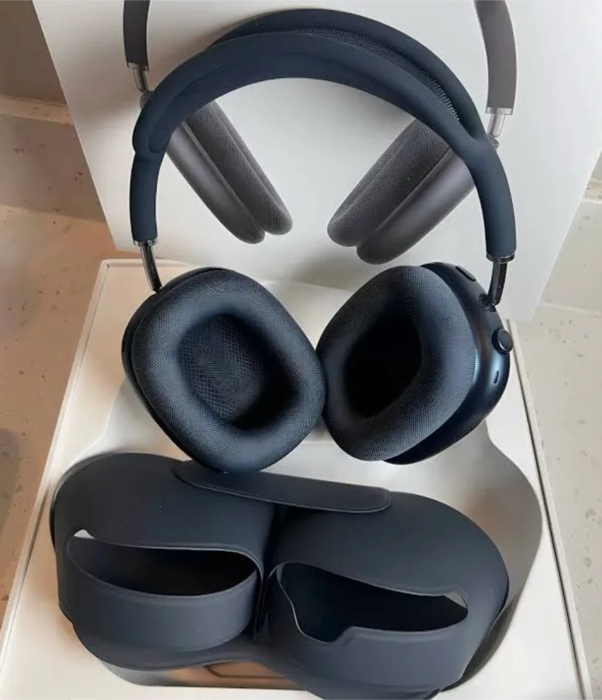 Apple AirPods Max Wireless Headphones(midnight)