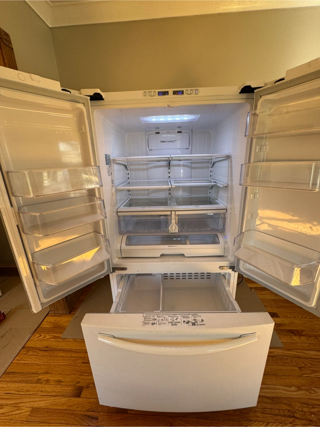 Samsung Refrigerator - photo 4