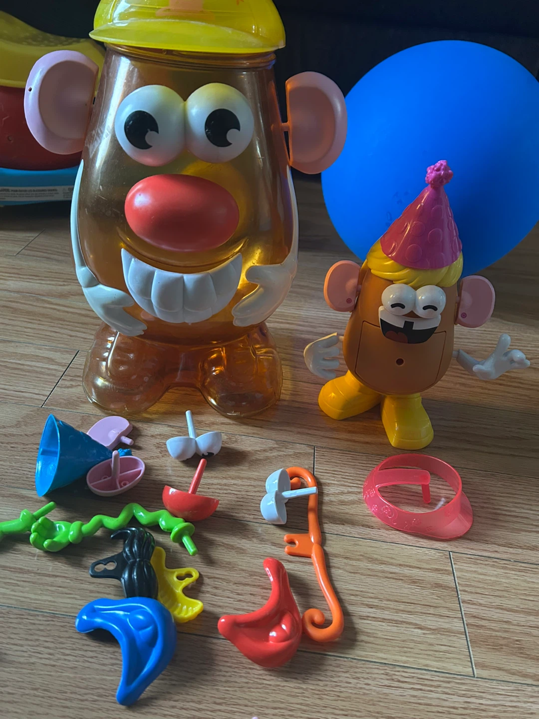 Mr. Potato Head Set with Large Storage Tub & Accessories - photo 4