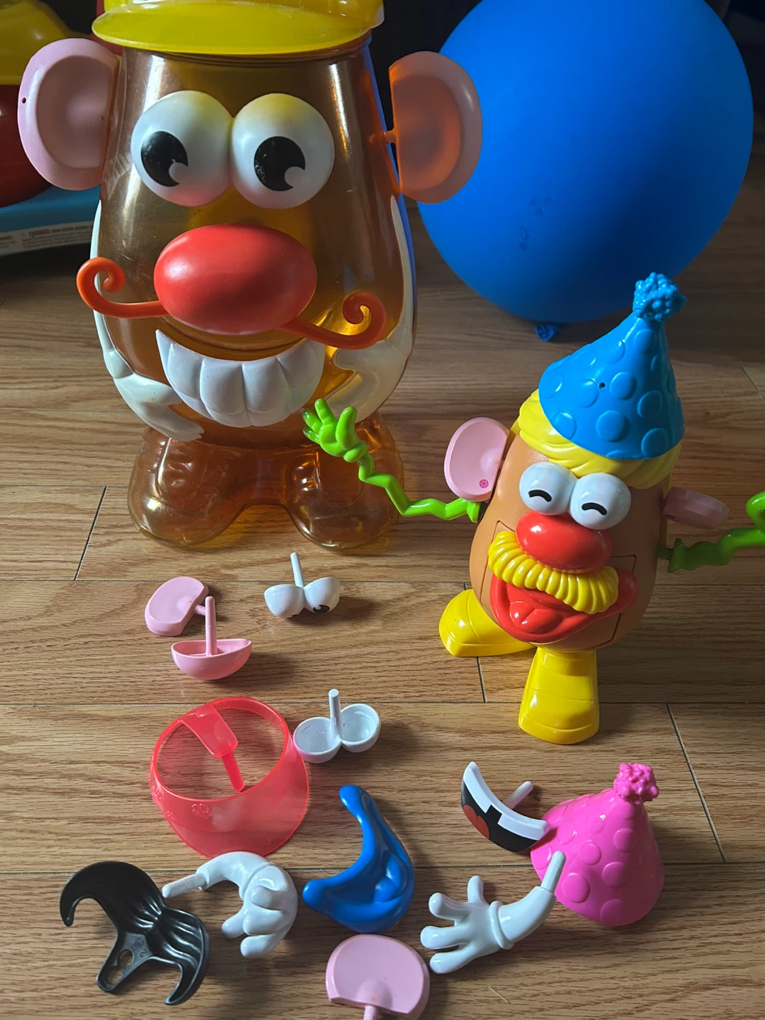 Mr. Potato Head Set with Large Storage Tub & Accessories - photo 2
