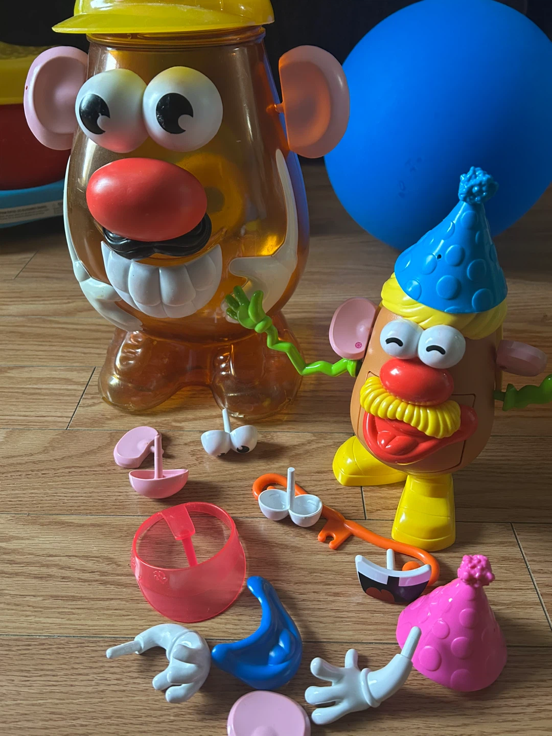 Mr. Potato Head Set with Large Storage Tub & Accessories - photo 3