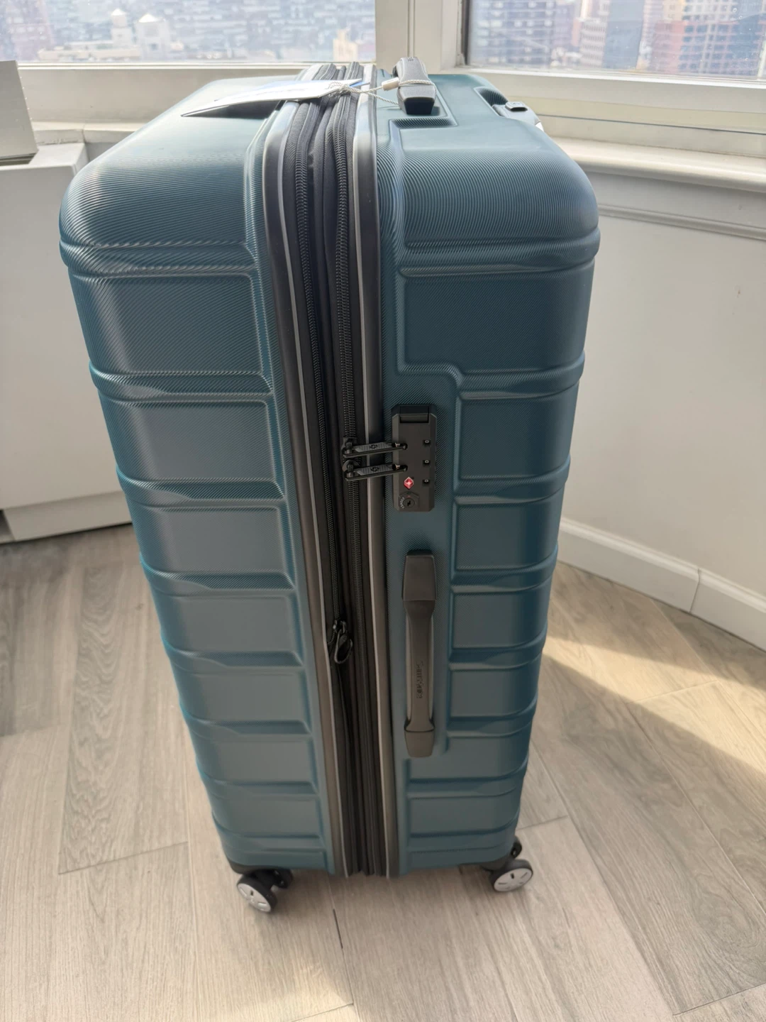 Samsonite Omni 2 Large 28” Luggage – Brand New - photo 2