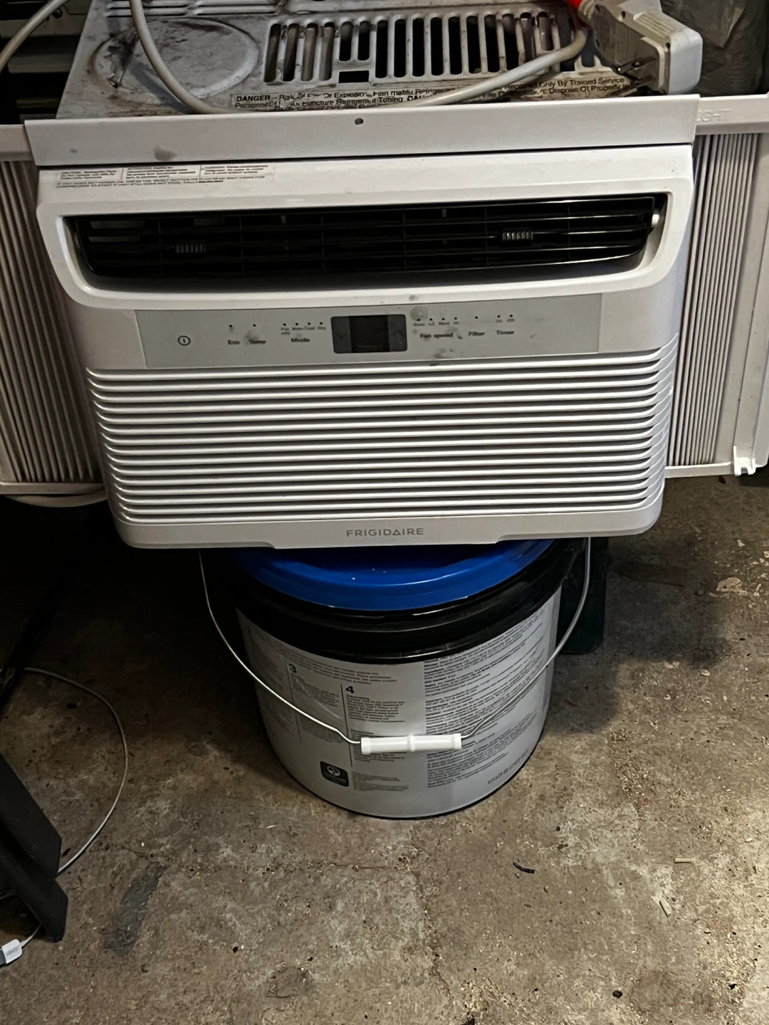 Frigidaire Window Air Conditioner - photo 4