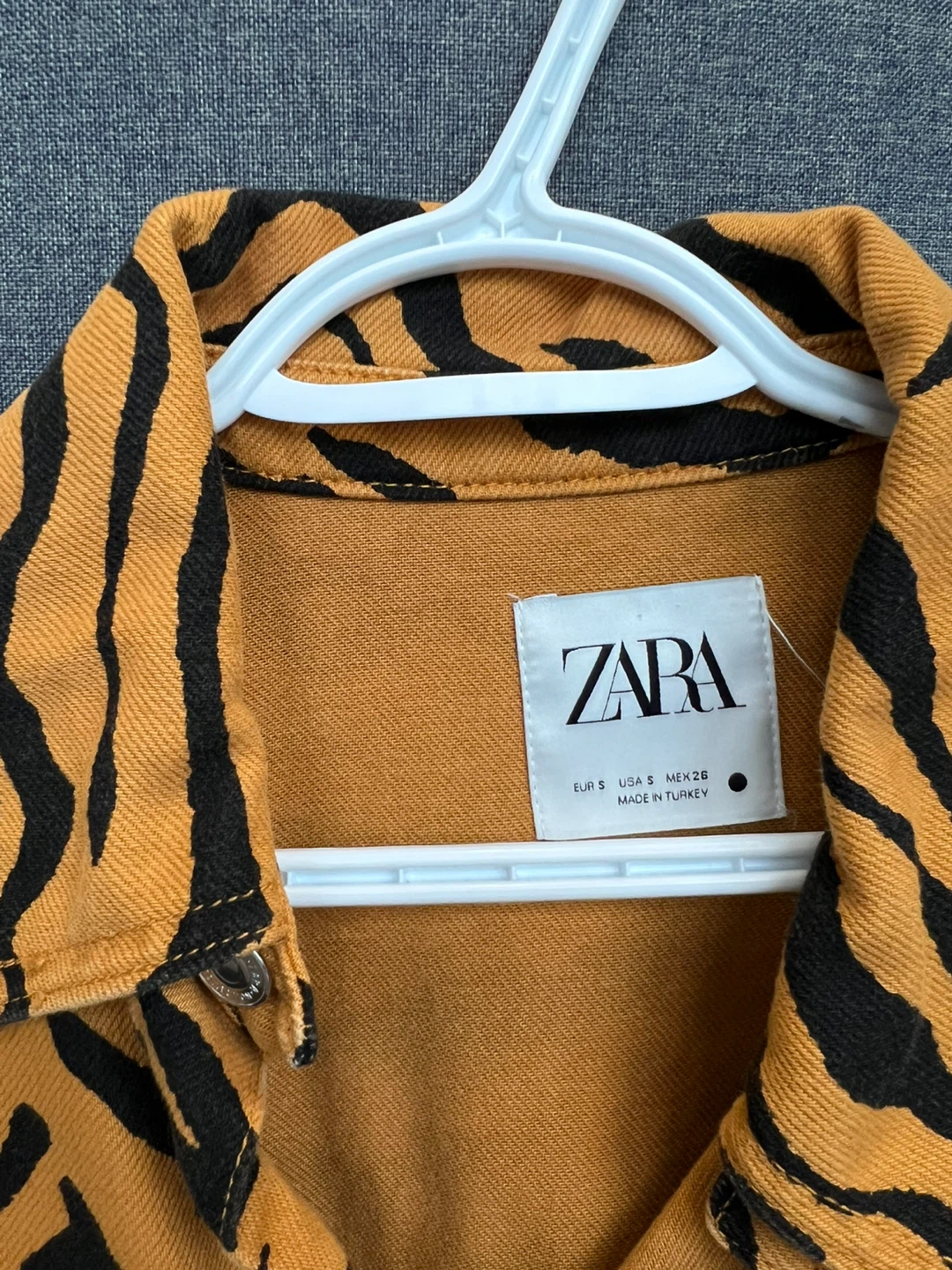 Zara Tiger Print Button-Up Shirt - Size S - photo 3