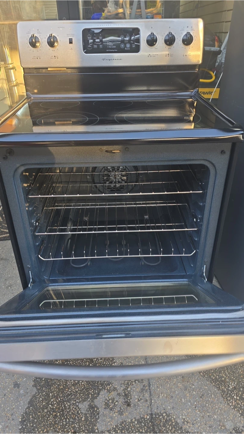 Frigidaire Gallery Series Electric Range 30 inches - photo 2