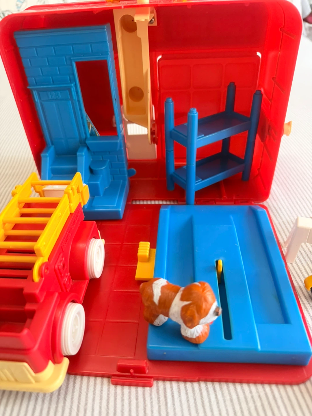 Sesame Street Firehouse Playset with Figures and Vehicle - photo 5