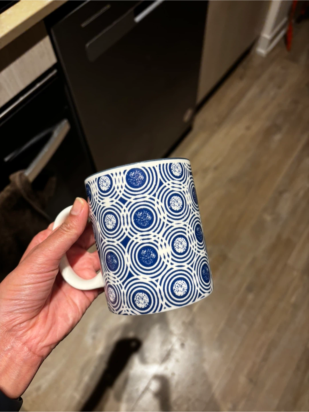 Blue and White Patterned Ceramic Mug: set of 2 - photo 3