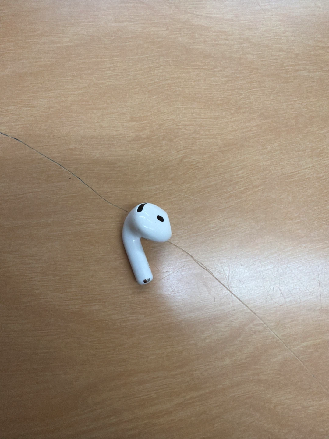 Apple AirPods 4 (left Earbud Only) - photo 3