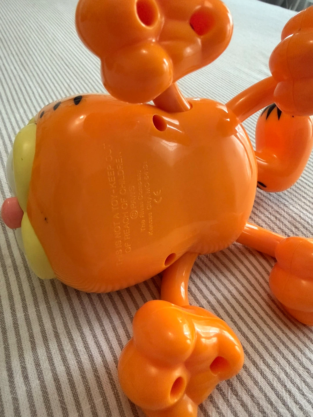 Garfield-shaped handheld massager. - photo 5