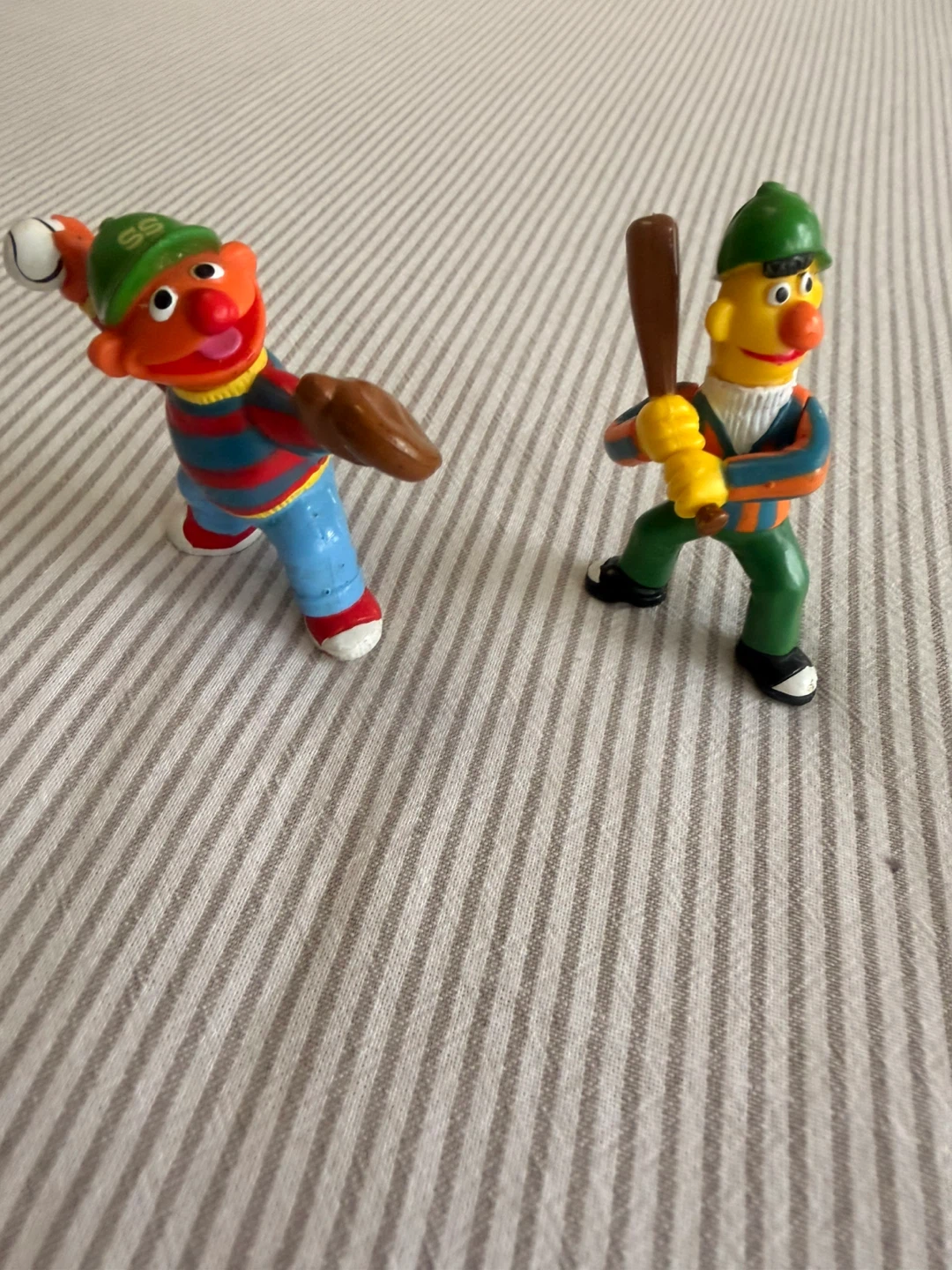Sesame Street Ernie and Bert Baseball Figurines - photo 4