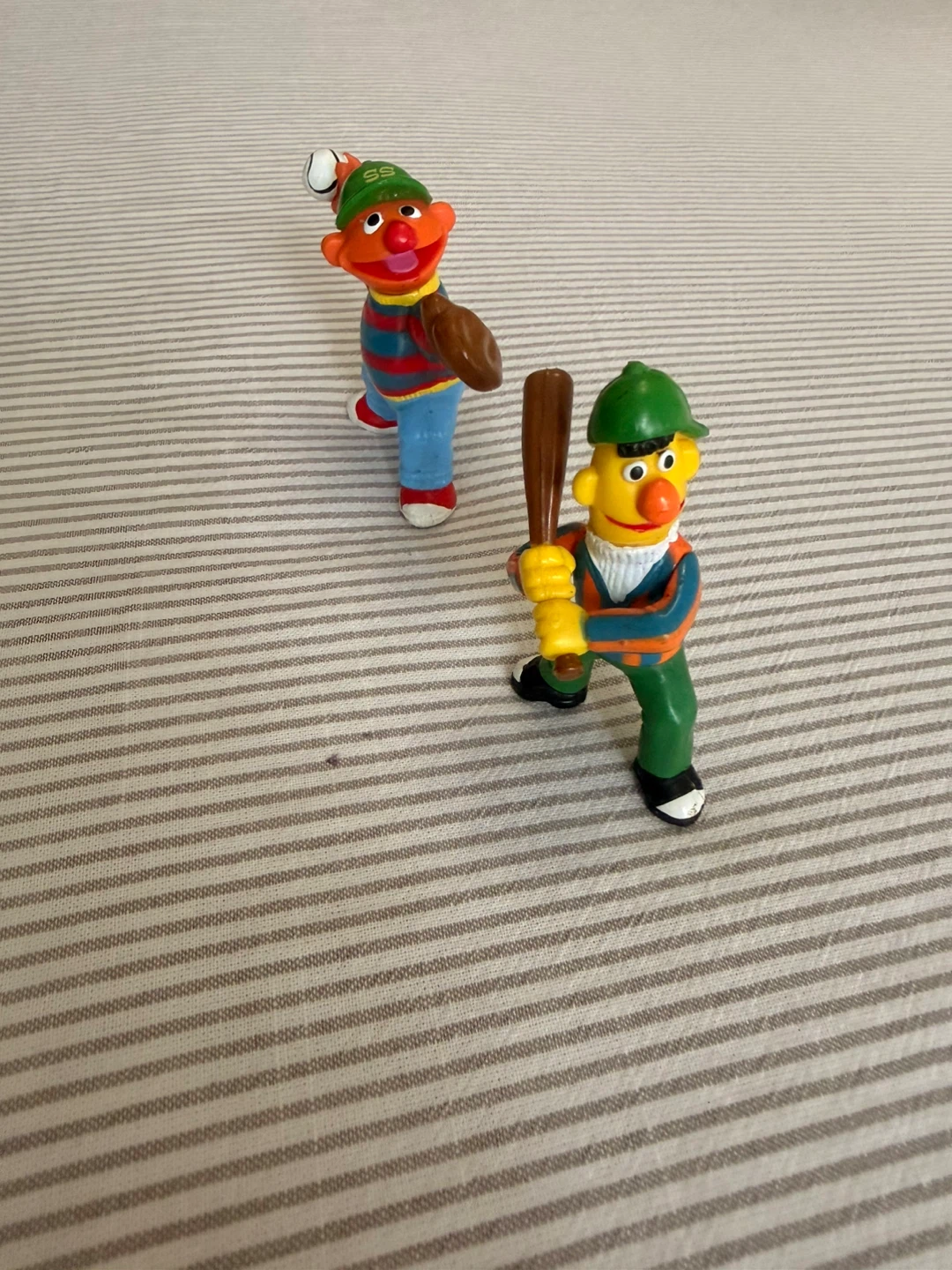 Sesame Street Ernie and Bert Baseball Figurines - photo 2