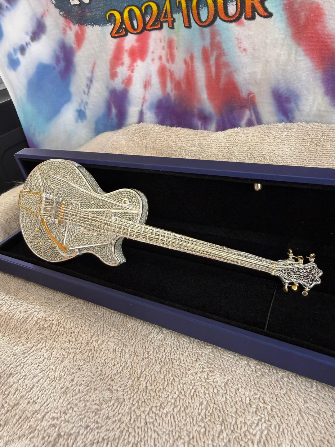 Silver Tone Guitar Brooch in Presentation Box - photo 4