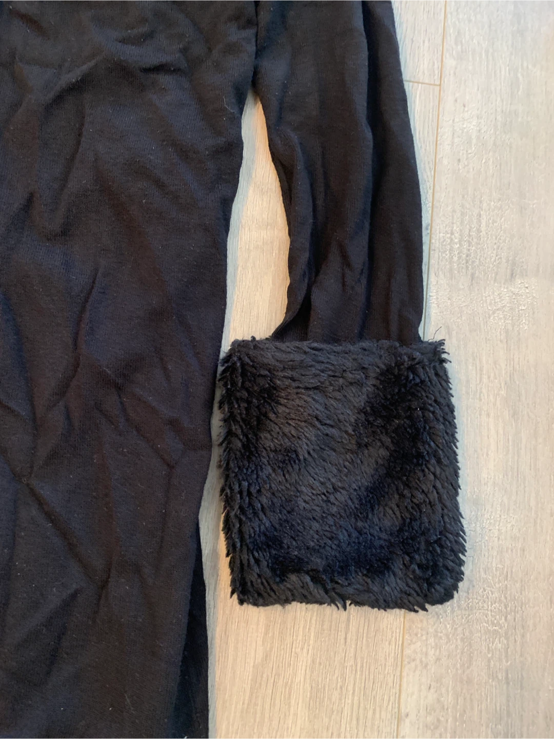 STUDIO F Black Cardigan with Fur Cuffs - photo 2