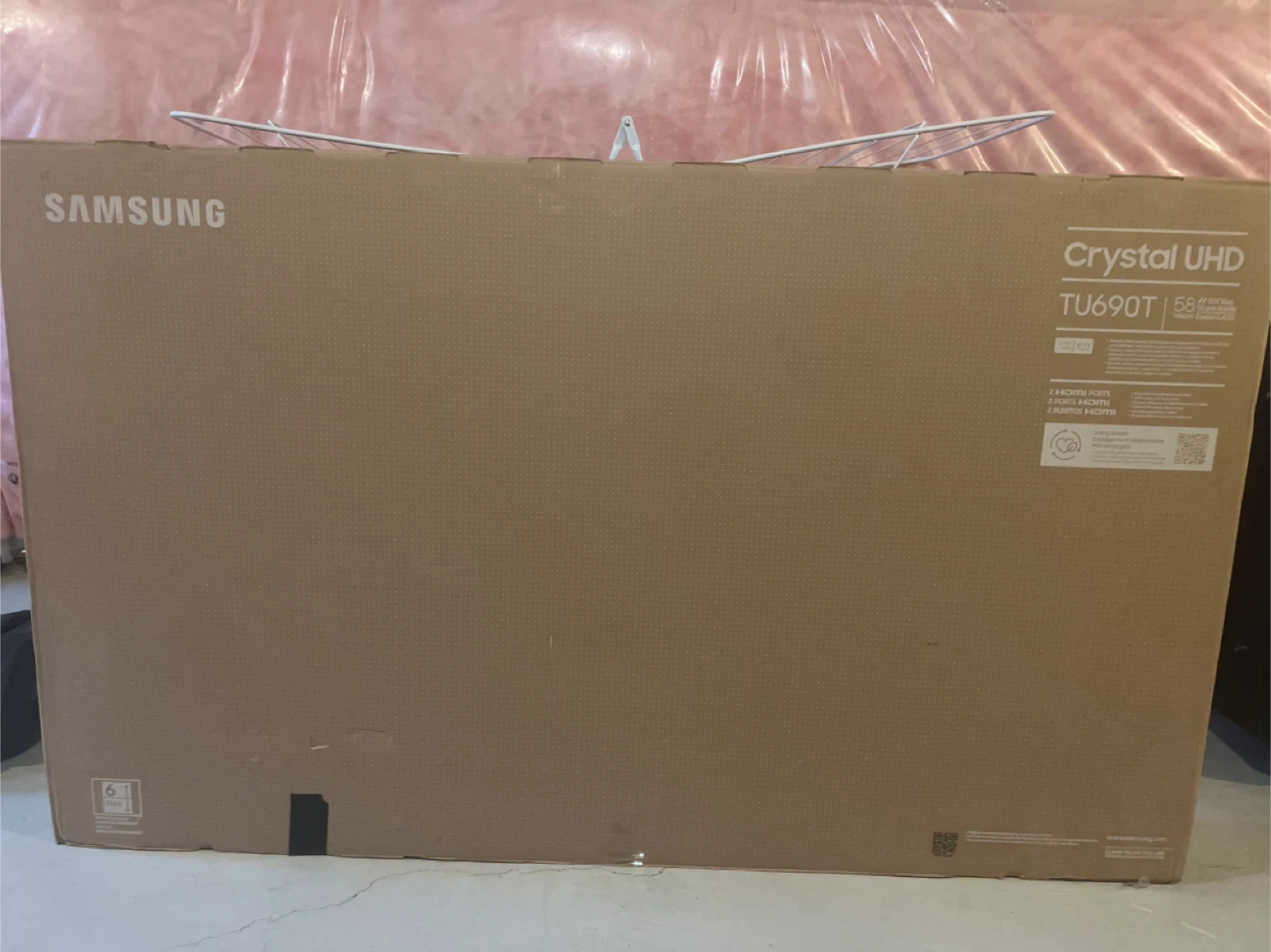Samsung Crystal 58-inch Smart TV with TV table - photo 4