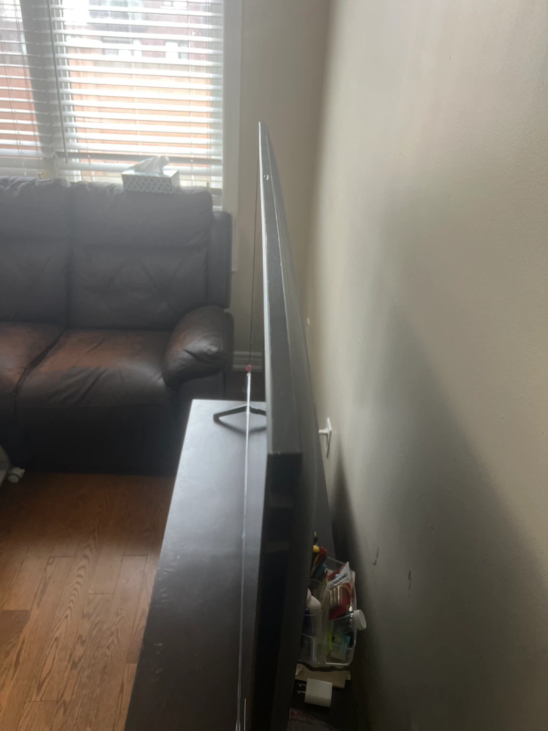 Samsung Crystal 58-inch Smart TV with TV table - photo 3
