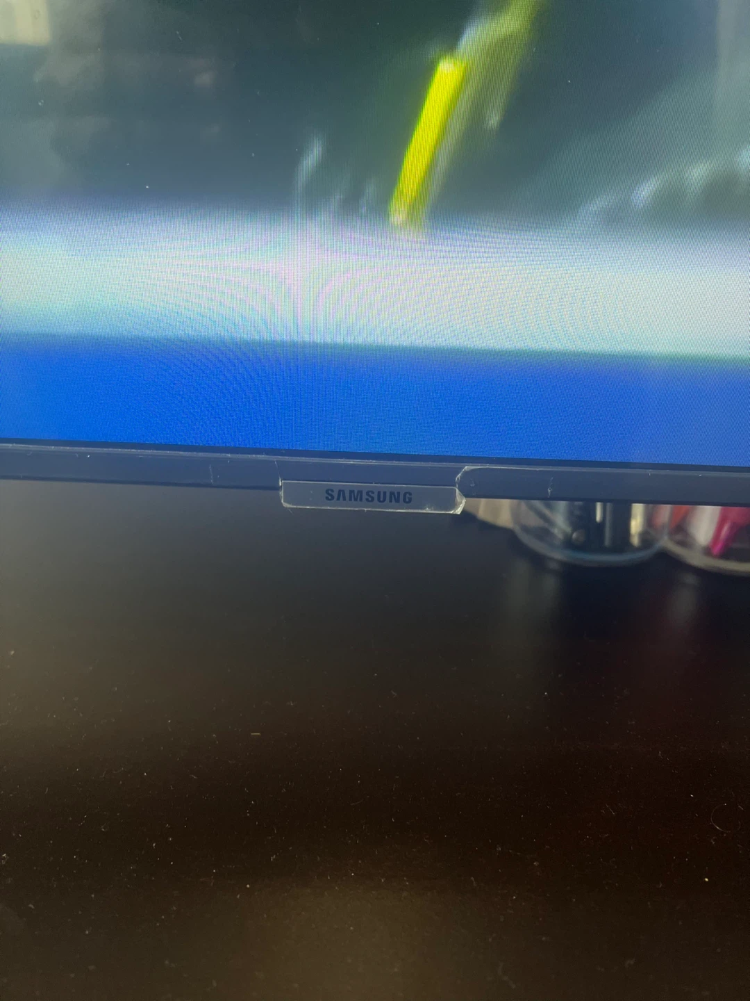 Samsung Crystal 58-inch Smart TV with TV table - photo 2