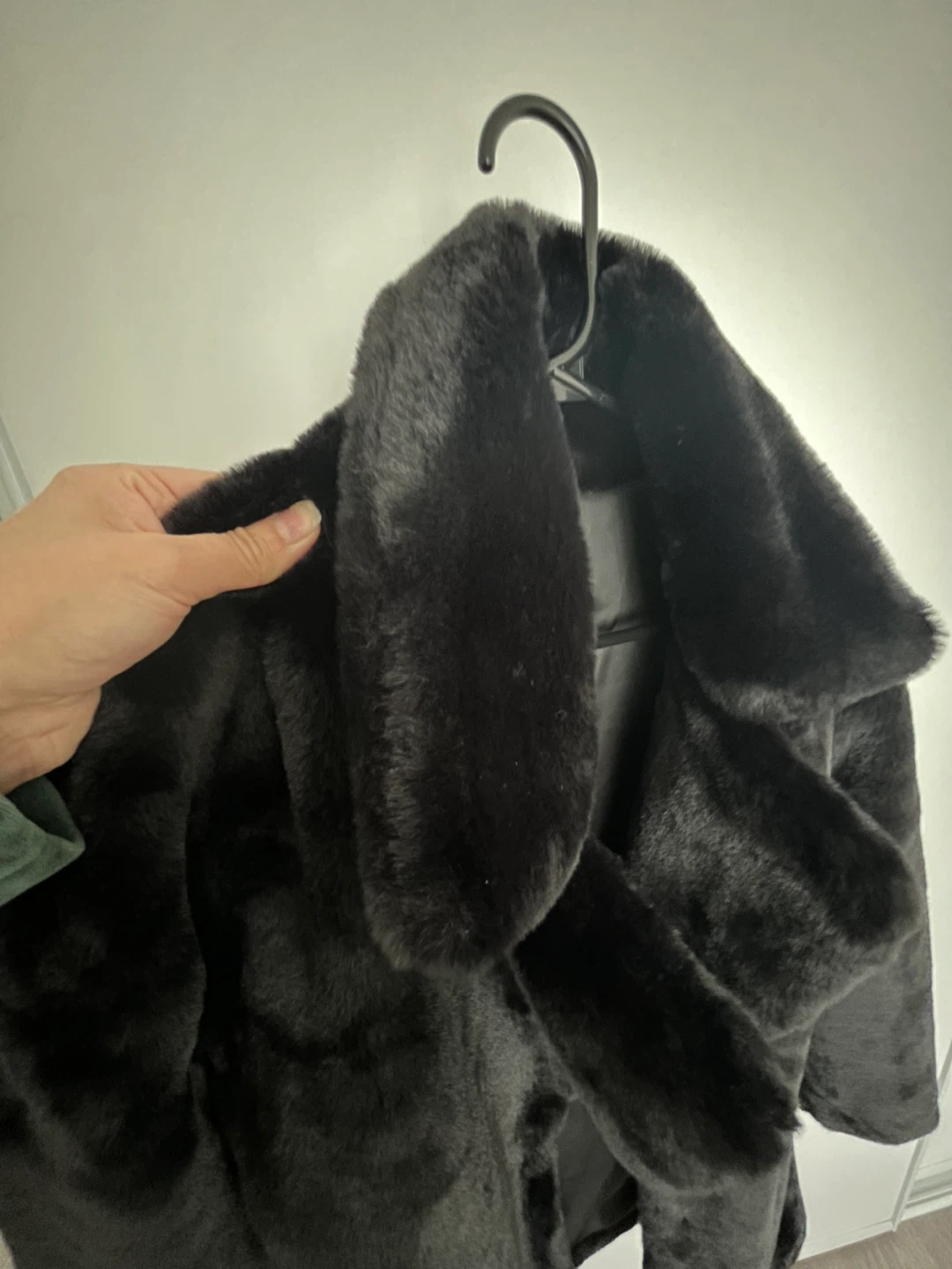 Forever 21 Black Faux Fur Coat - photo 4