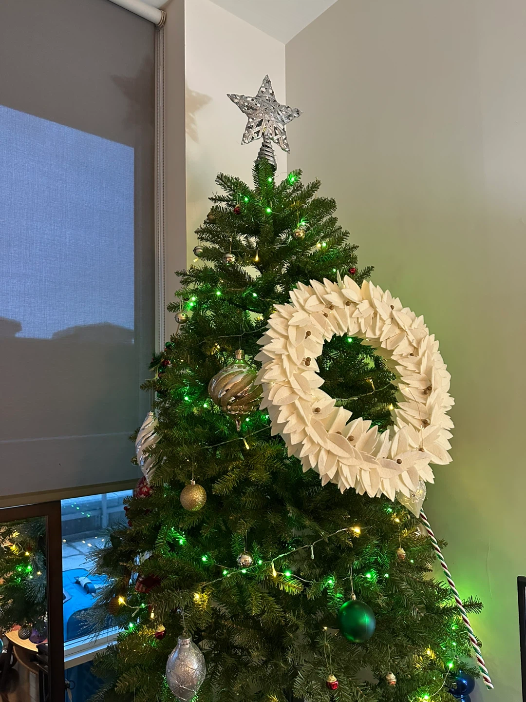 Pre-lit Artificial Christmas Tree with Ornaments