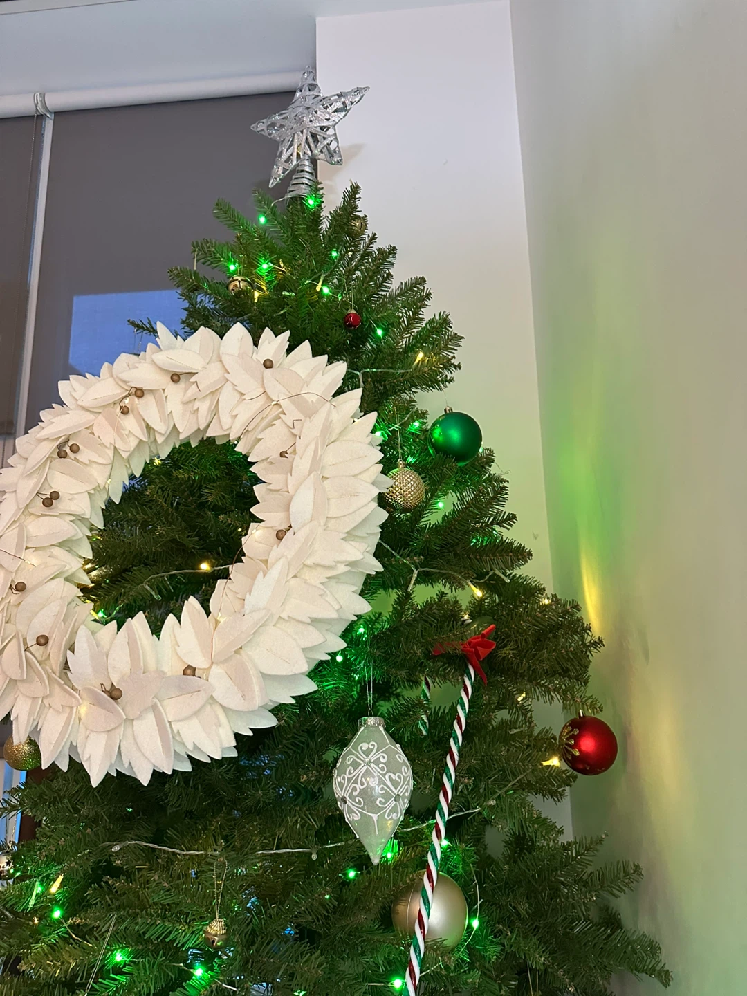 Pre-lit Artificial Christmas Tree with Ornaments - photo 2