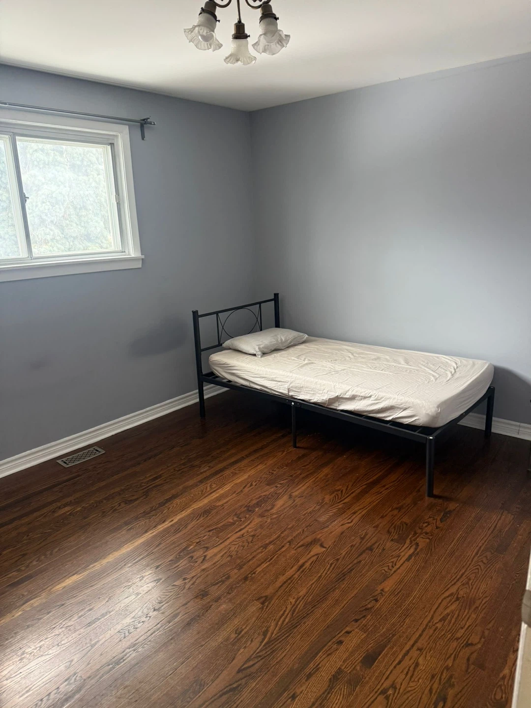 Private room in second floor North York - photo 2