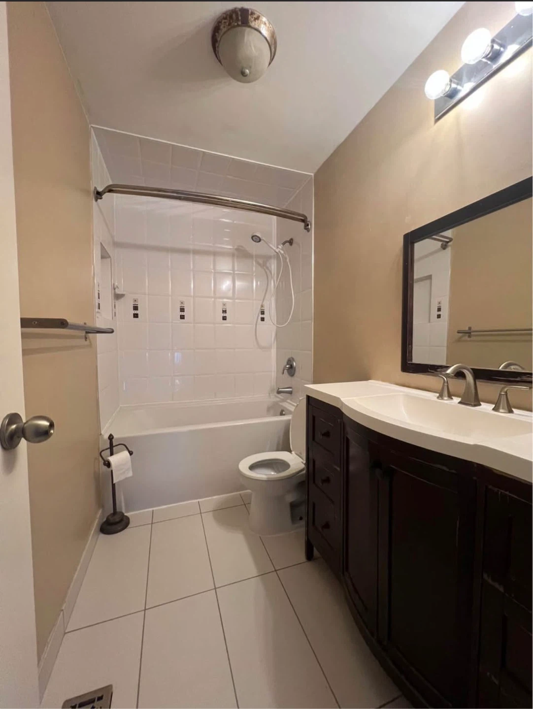 Private room in second floor North York - photo 3