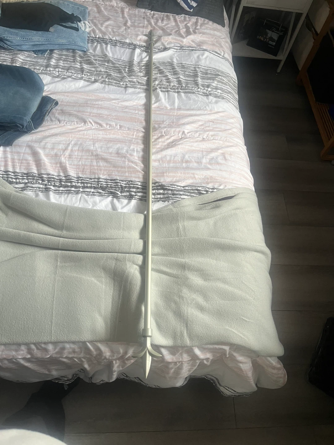 White Metal Curtain Rod 50inch - photo 2
