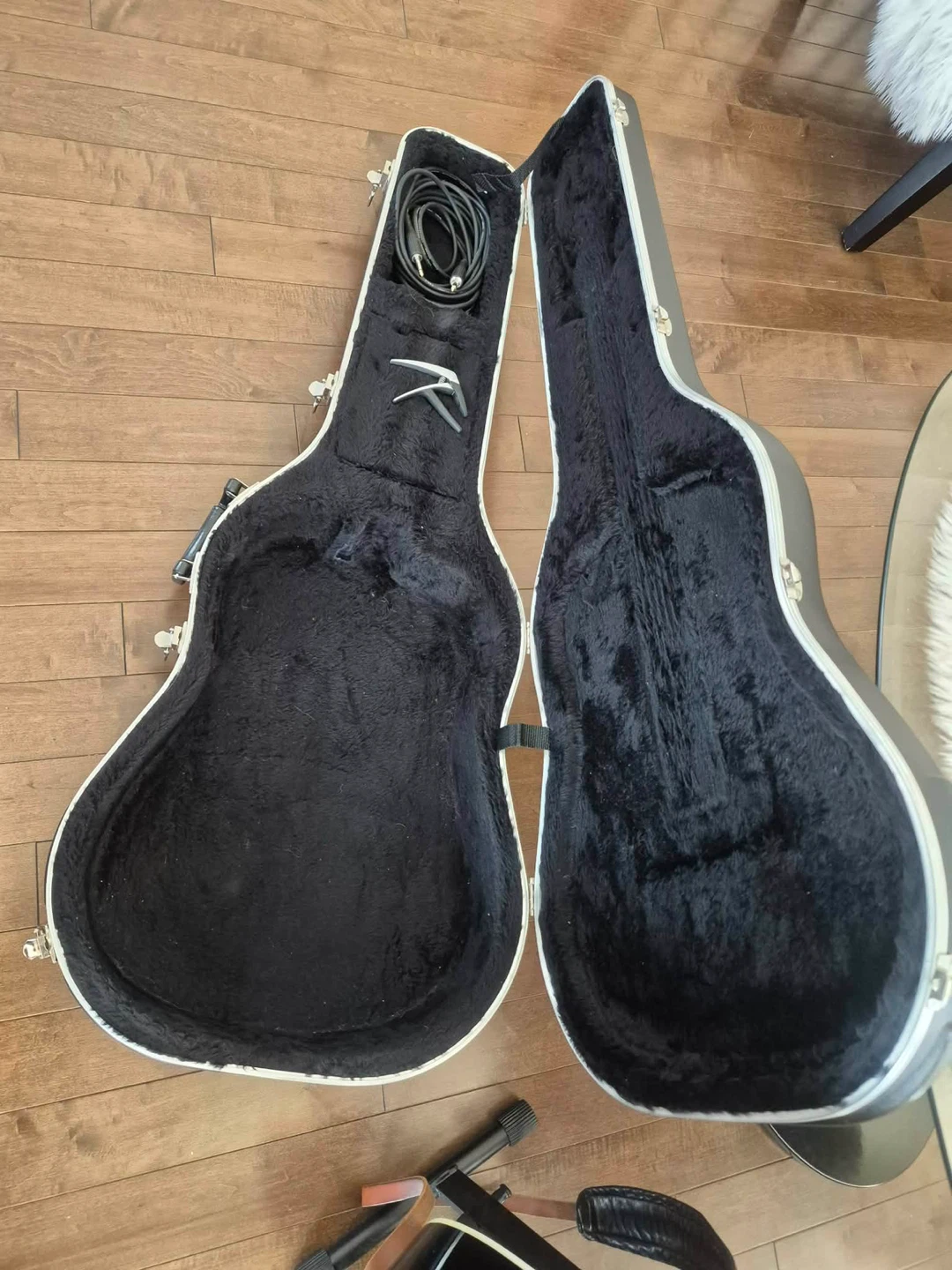 Alvarez Acoustic  Guitar with Hard Case - photo 5
