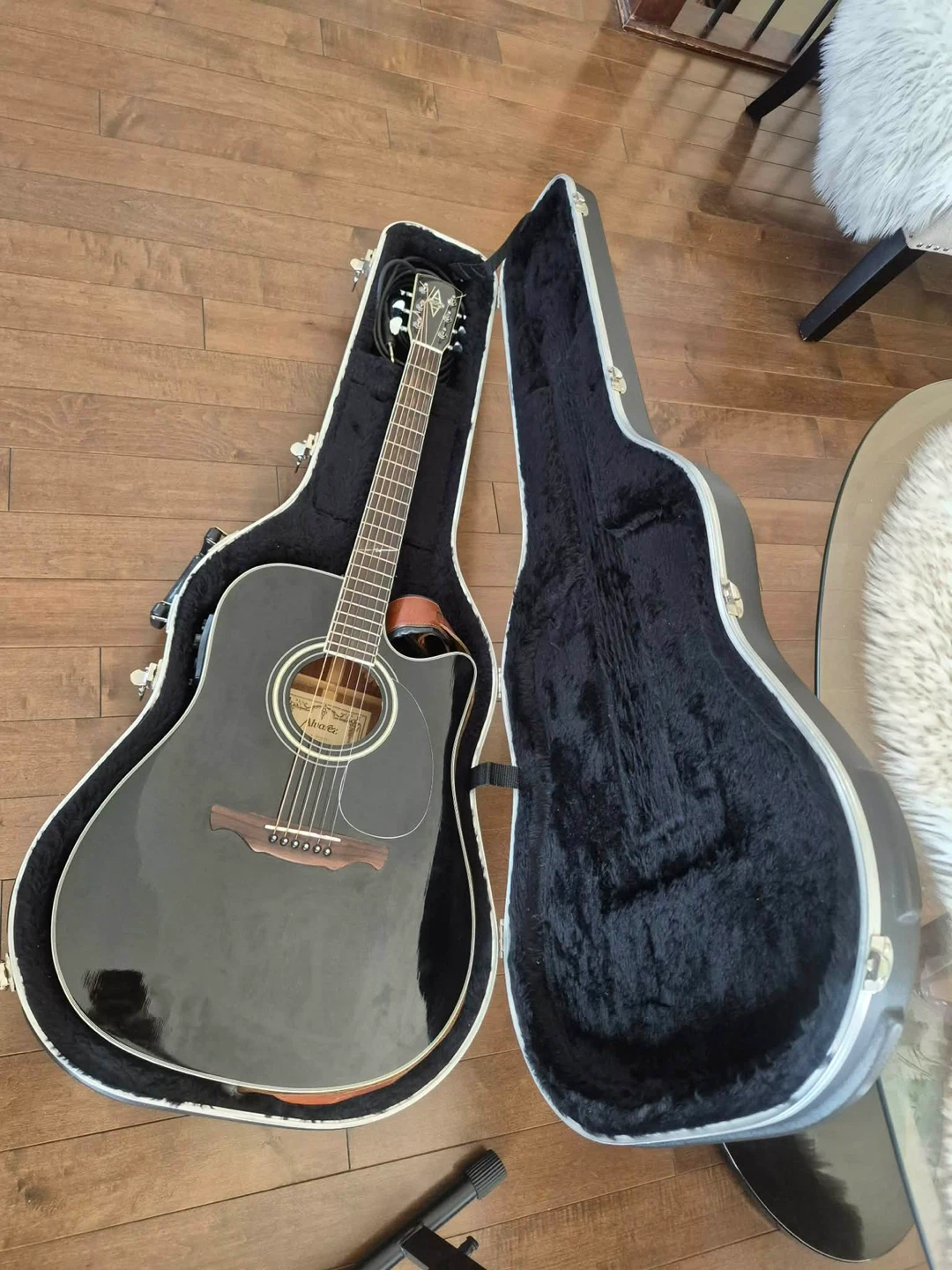 Alvarez Acoustic  Guitar with Hard Case - photo 4