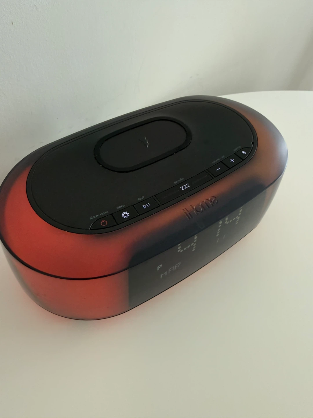 iHome iBTW281 Bluetooth Alarm Clock with Wireless Charging - photo 4