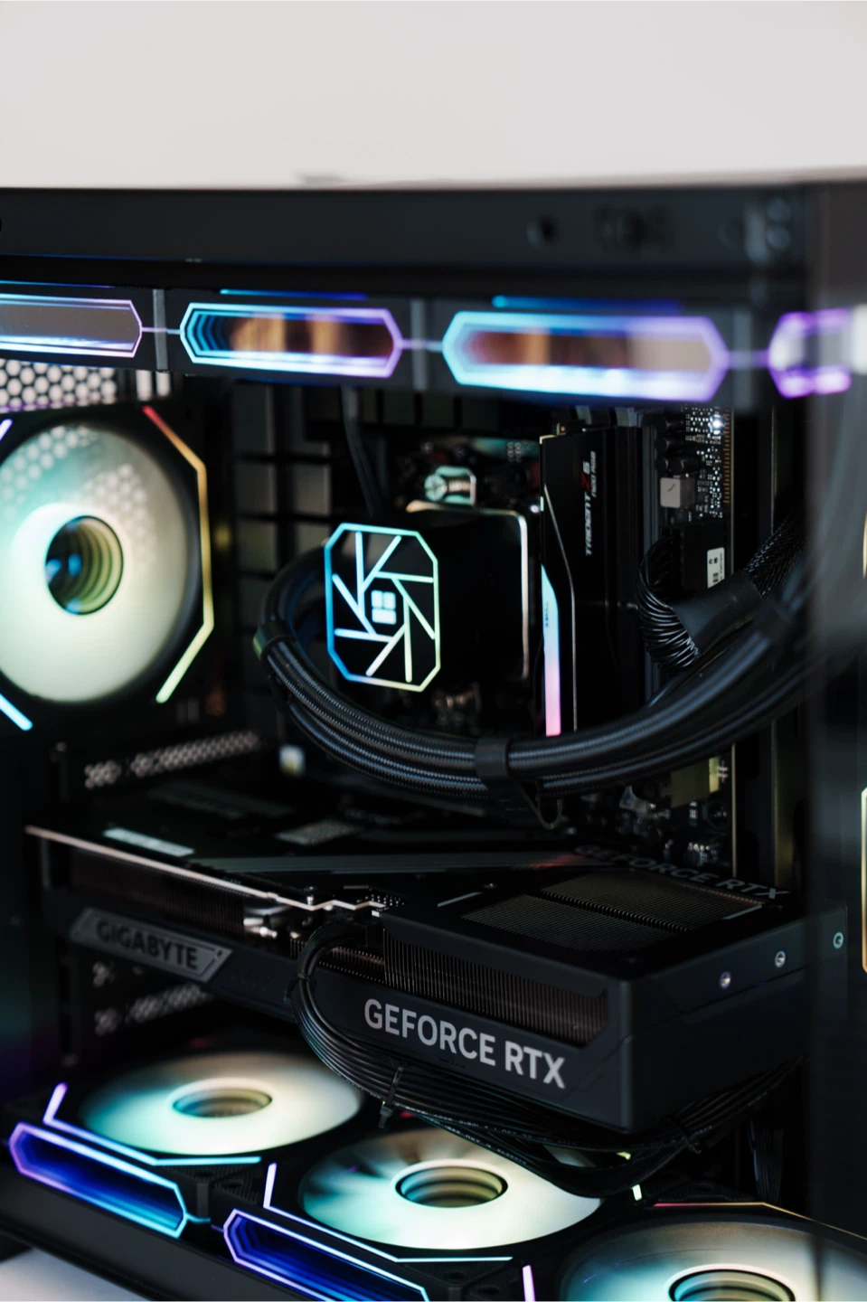 9800X3D + RTX 5070 Ti Gaming PC | 32GB DDR5 | 2TB NVME M.2 $3050 - photo 4