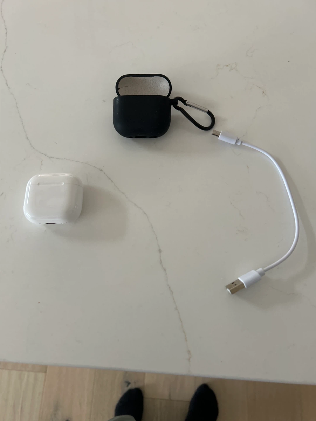 Apple AirPods Gen 4 - photo 4