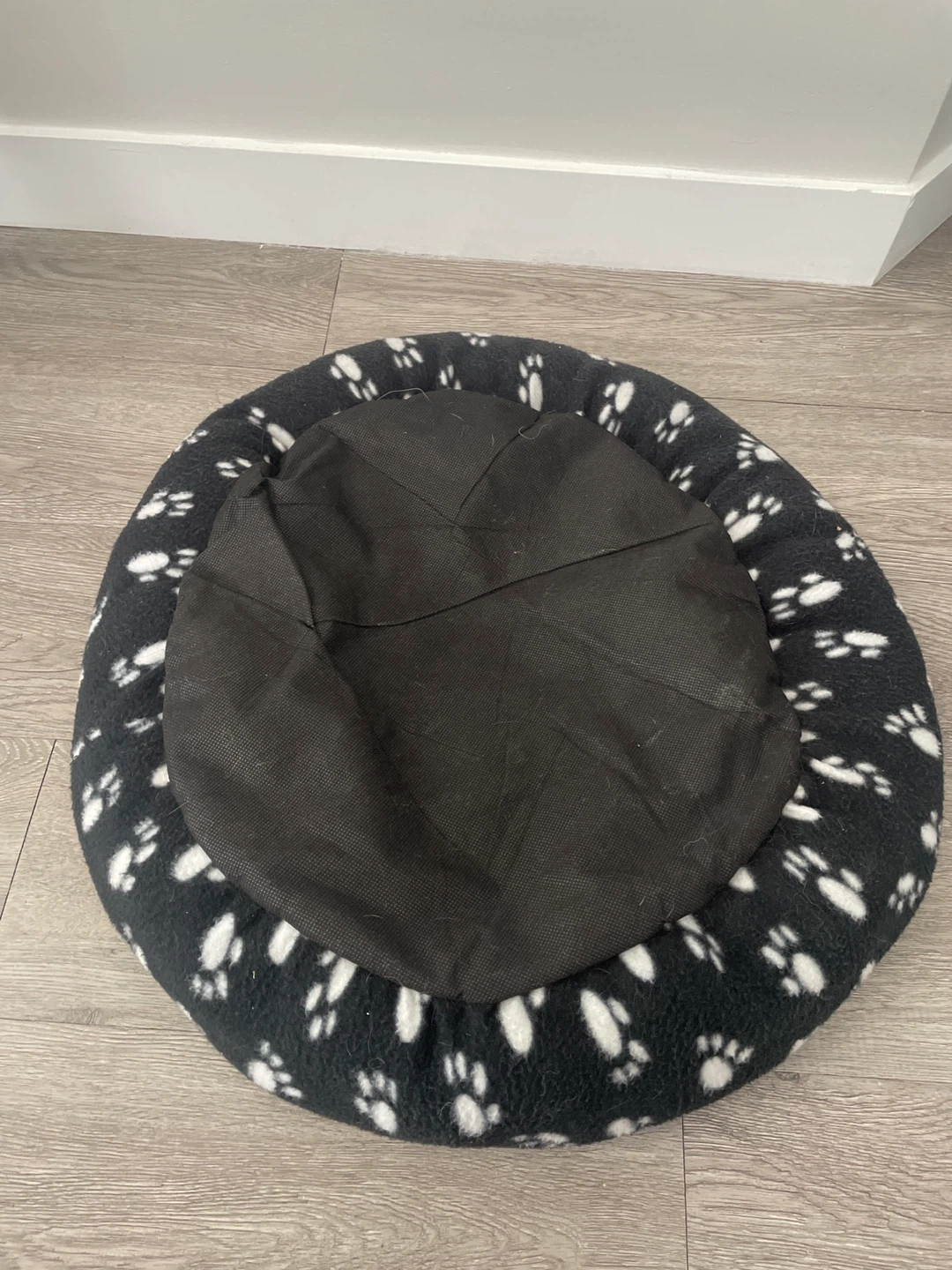 Round Pet Bed with Paw Print Design - photo 2