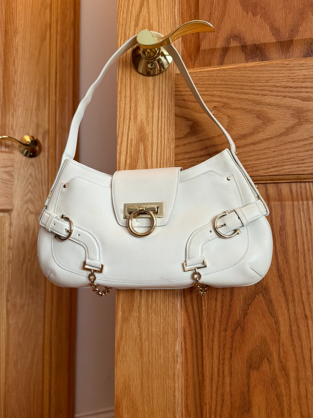 Salvatore Ferragamo White Leather Shoulder Bag - photo 2