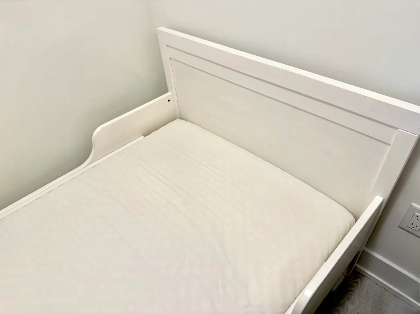 IKEA SUNDVIK Extendable Kids Bed + VIMSIG Mattress