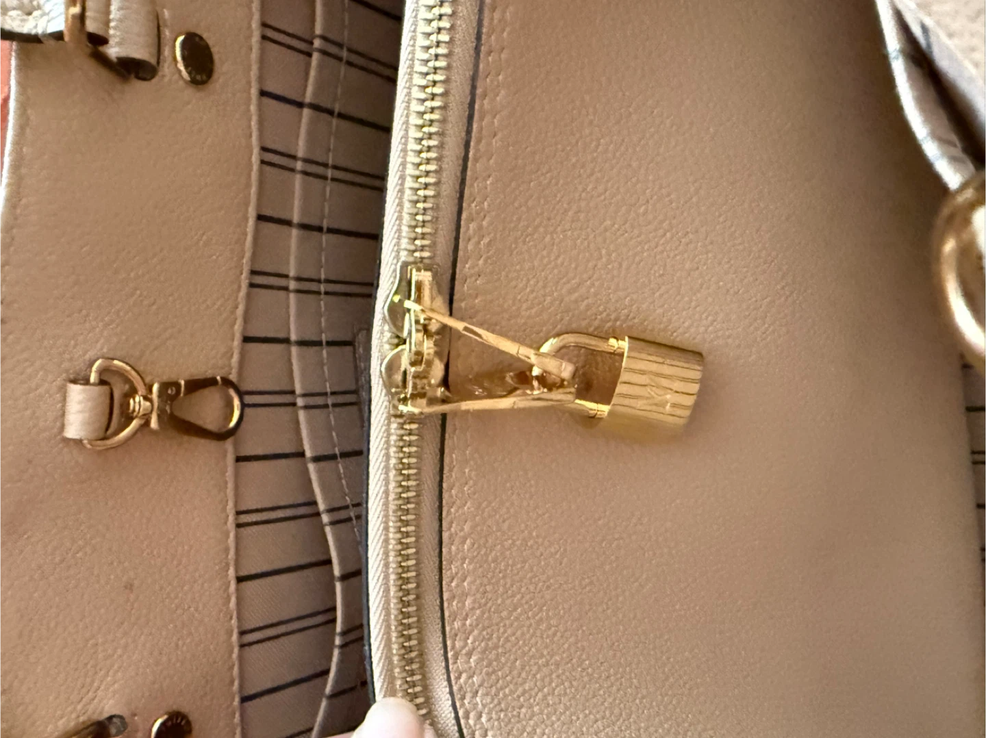 Louis Vuitton leather Monogram  Montaigne Handbag - photo 3