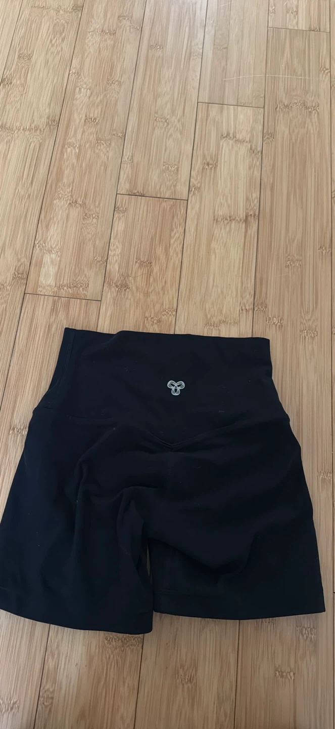 Aritzia Golden Matte Black Bike Shorts size 0