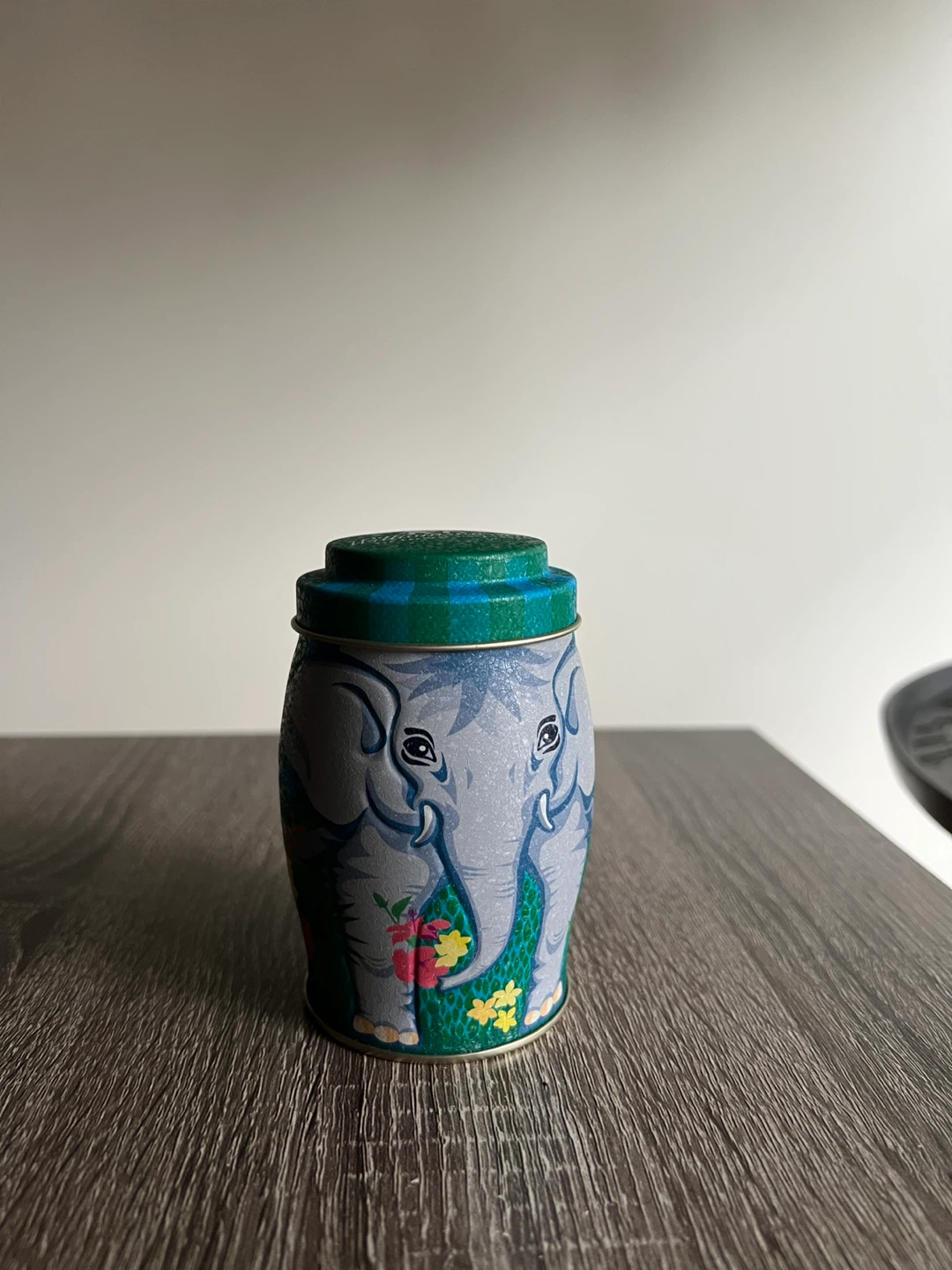 Small empty tea elephant tin