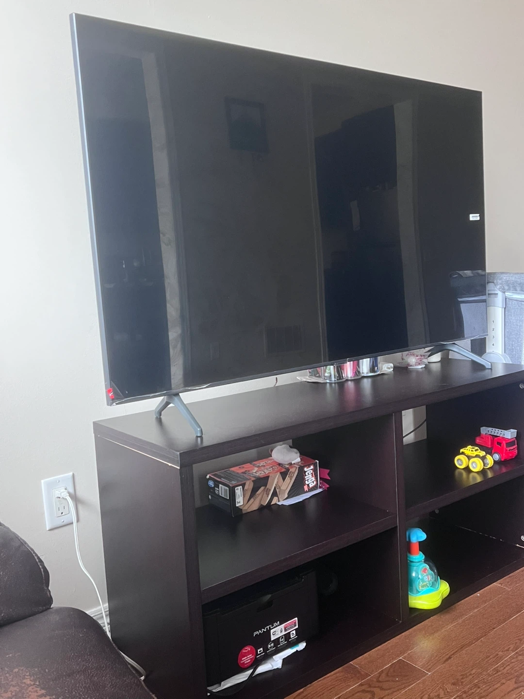 Samsung Crystal 58-inch Smart TV with TV table - photo 5
