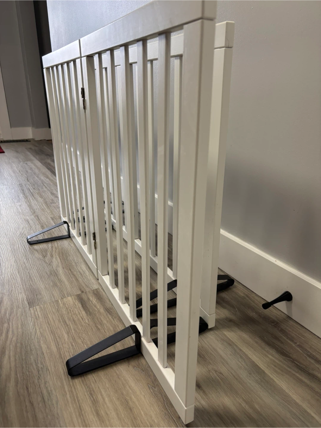 White Wooden Baby Gate with Metal Brackets - photo 2