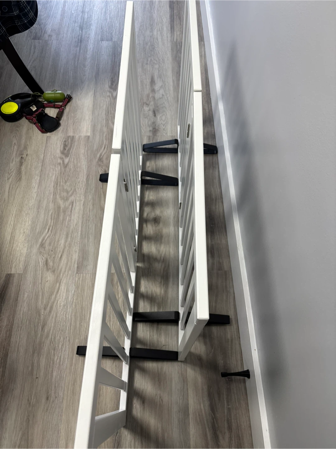 White Wooden Baby Gate with Metal Brackets - photo 3