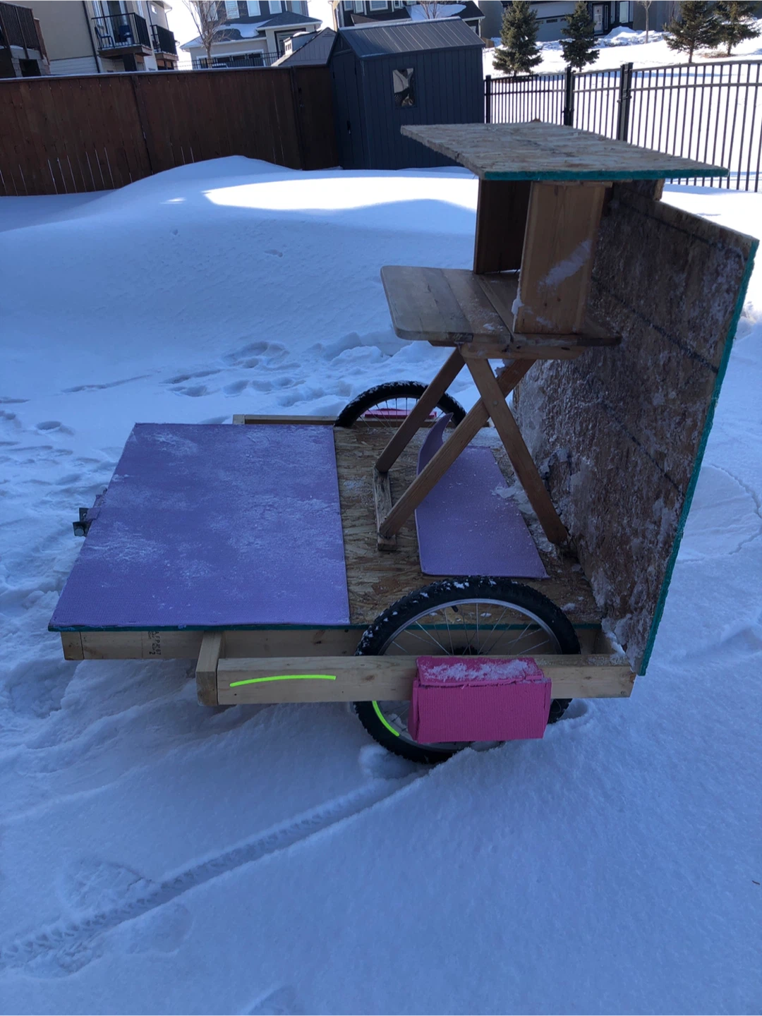 An old trailer - photo 3