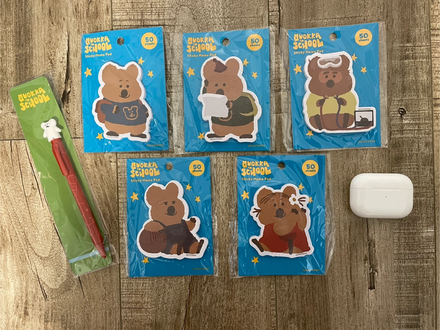 BRAND NEW 🥕 DINOTAENG QUOKKA IN SCHOOL STICKY NOTES & PEN - photo 2
