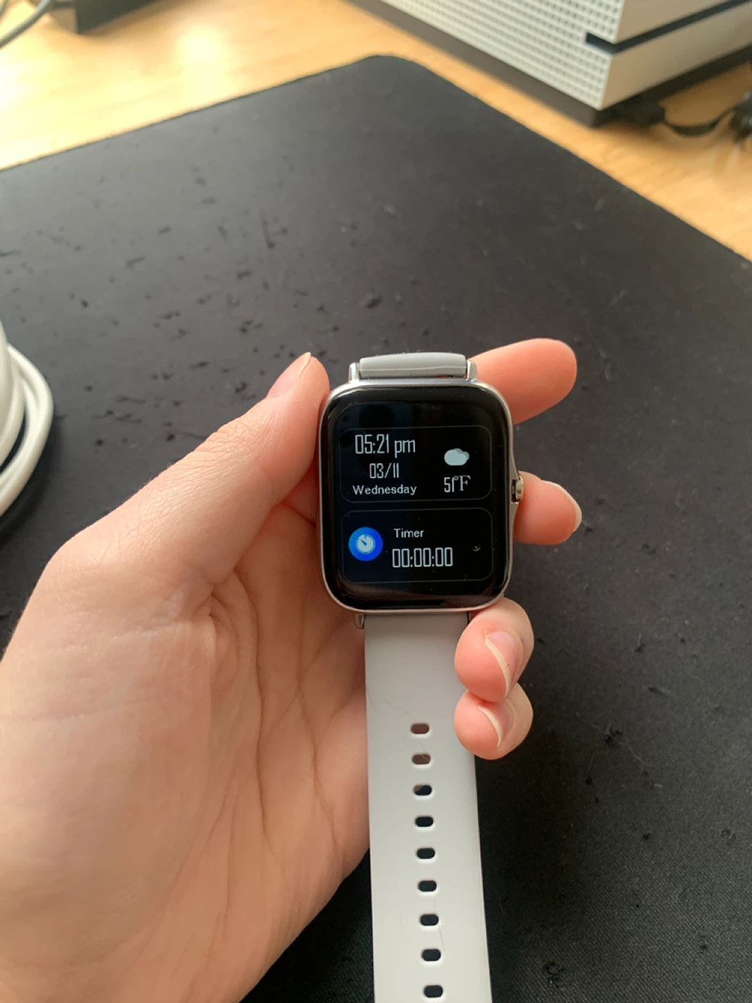 Smartwatch with Grey Band - photo 3